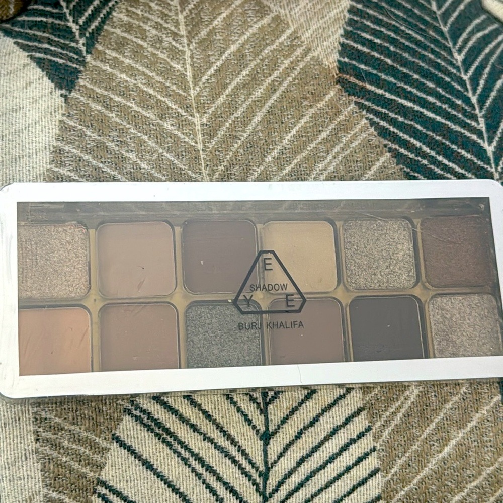Amazing ๐ป makeup ๐ bundle - Picture 4 of 9